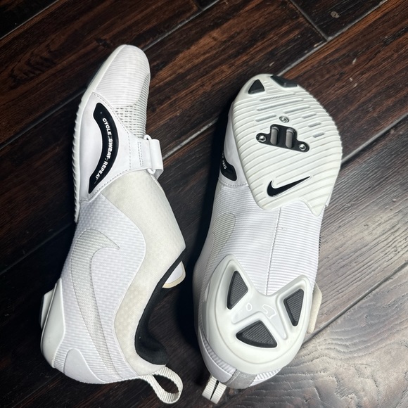 Nike men’s cycle shoes sneakers white and black athletic - Picture 3 of 4